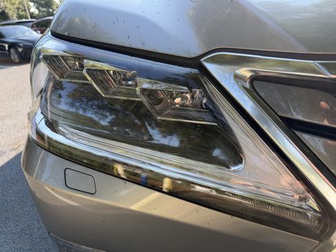 Used 2020 Lexus LX 570 4WD w/ Luxury Package image 12