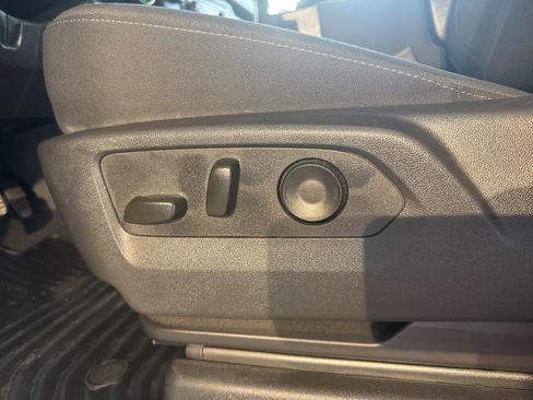 Used 2025 Chevrolet Silverado 2500 LT w/ Convenience Package image 24