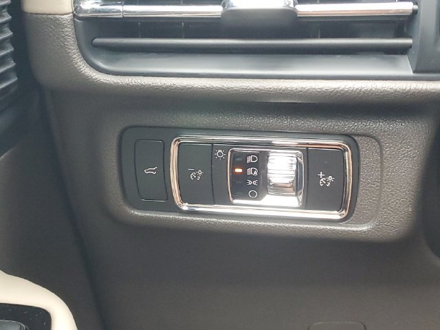 Used 2021 Lincoln Corsair FWD image 19