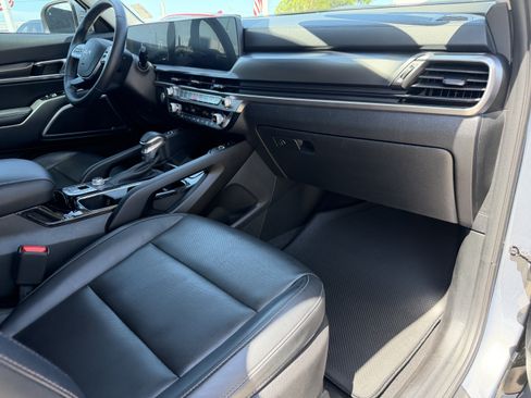 Certified 2025 Kia Telluride S FWD image 13