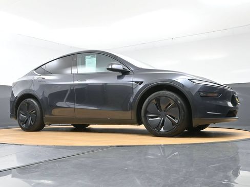 Used 2026 Tesla Model Y Long Range RWD image 43
