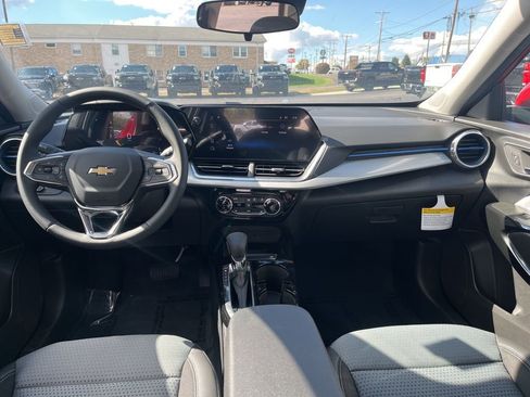New 2026 Chevrolet Trax LT w/ Sunroof Package image 26