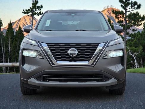 Used 2023 Nissan Rogue SV FWD image 3
