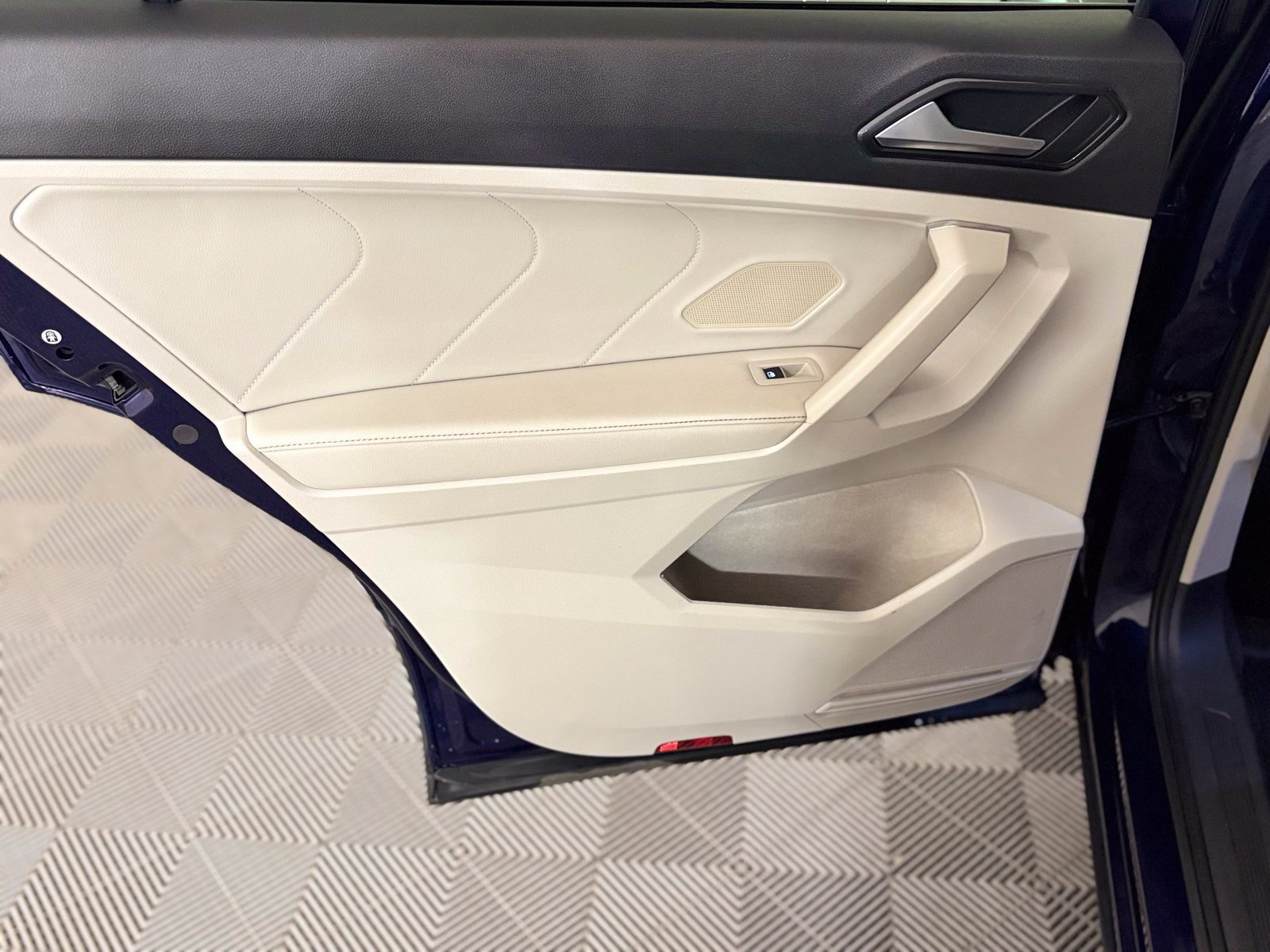 Used 2022 Volkswagen Tiguan SE FWD image 14