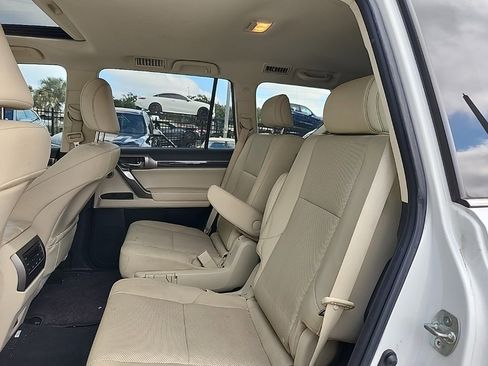 Used 2022 Lexus GX 460 Premium image 3