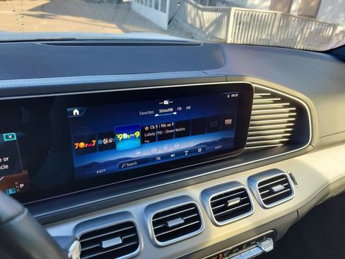 Used 2025 Mercedes-Benz GLS 450 4MATIC image 22