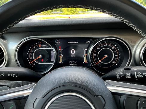 Used 2022 Jeep Wrangler Unlimited Sahara AWD/4WD image 13