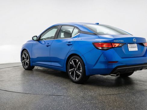 Used 2025 Nissan Sentra SV image 6
