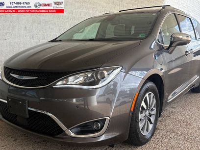 Used 2020 Chrysler Pacifica Limited w/ Advanced Safetytec Group