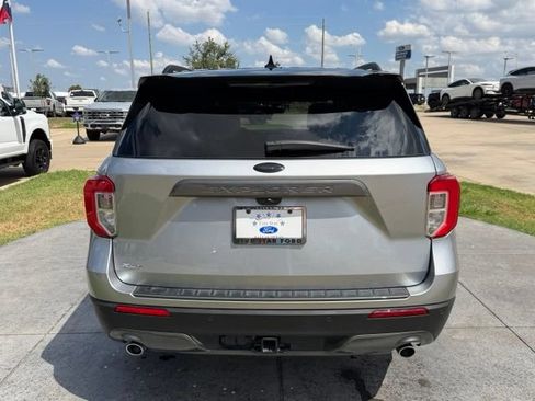Used 2023 Ford Explorer XLT w/ Equipment Group 202A RWD image 6