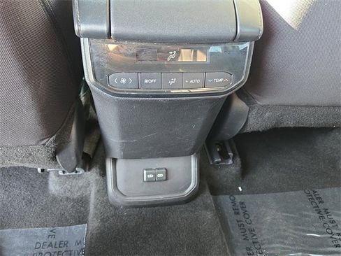 Used 2024 Toyota Highlander LE image 18