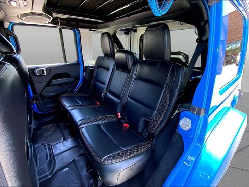 Used 2022 Jeep Wrangler Unlimited Sahara AWD/4WD image 18
