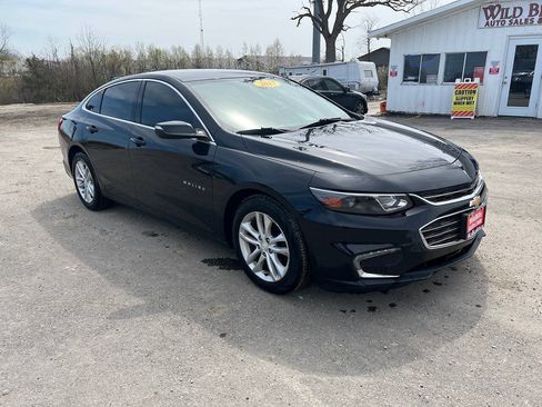 Used 2017 Chevrolet Malibu LT FWD image 3