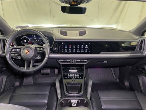 Used 2024 Porsche Cayenne image 26