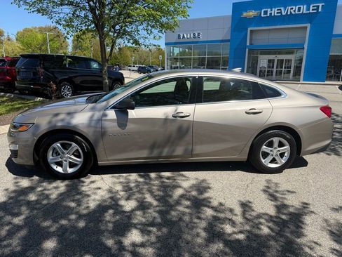 Used 2022 Chevrolet Malibu LS w/ LPO, Floor Liner Package FWD image 2