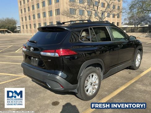 Used 2023 Toyota Corolla Cross LE image 5