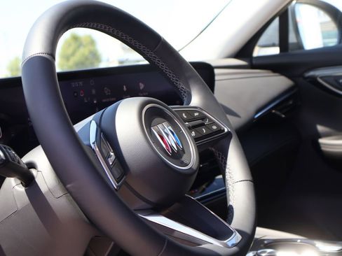 Used 2025 Buick Envision Preferred AWD/4WD image 25