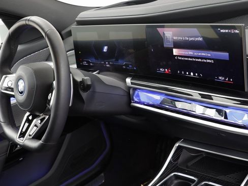 Certified 2025 BMW 750e xDrive 750e xDrive image 24