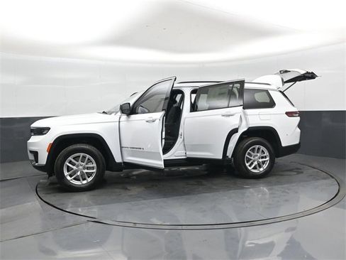 New 2025 Jeep Grand Cherokee L Laredo image 49