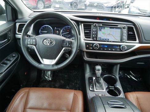 Certified 2019 Toyota Highlander Limited image 10