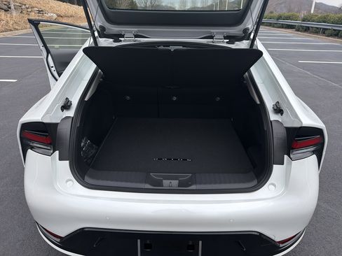 Used 2025 Toyota Prius XLE image 17