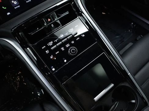 Certified 2024 Porsche Panamera 4 image 21