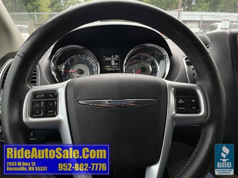 Used 2013 Chrysler Town & Country Touring-L w/ Driver Convenience Group FWD image 18