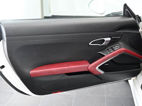Used 2018 Porsche 718 Cayman w/ Sport Chrono Package RWD image 14