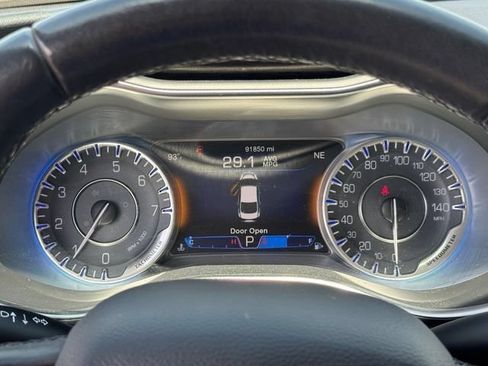 Used 2015 Chrysler 200 C FWD image 19