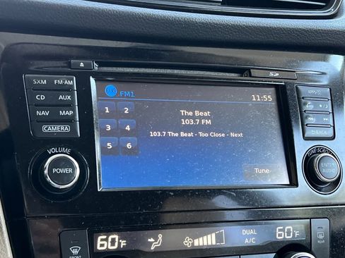 Used 2017 Nissan Rogue SL FWD image 22