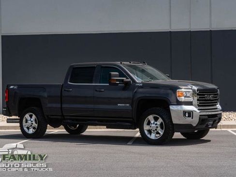 Used 2015 GMC Sierra 2500 SLE w/ SLE Preferred Package AWD/4WD image 12