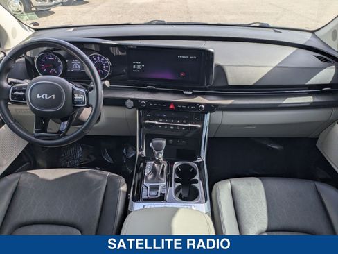 Used 2024 Kia Carnival EX FWD image 18