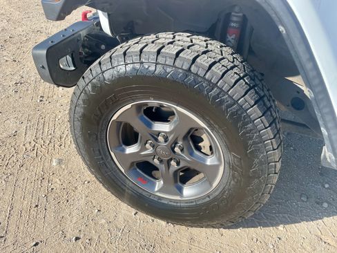 Used 2020 Jeep Gladiator Rubicon AWD/4WD image 9