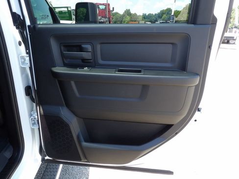 Used 2024 RAM 5500 Tradesman w/ Chrome Appearance Group AWD/4WD image 34