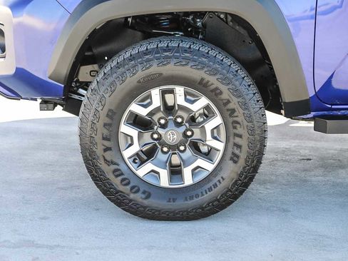 Certified 2022 Toyota Tacoma TRD Off-Road image 11
