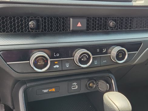 Used 2024 Honda CR-V LX image 18