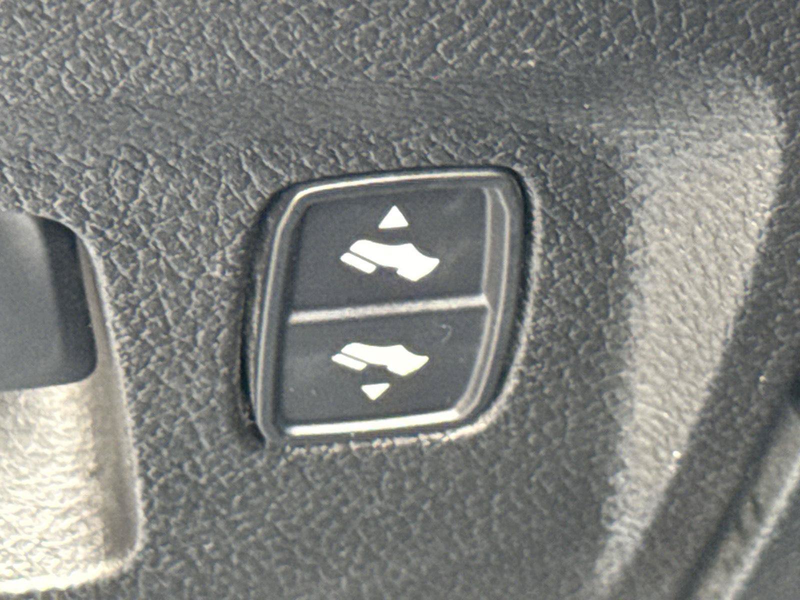 Used 2022 RAM 1500 Laramie AWD/4WD image 19