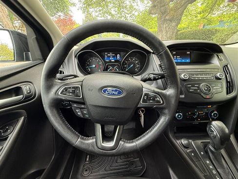 Used 2018 Ford Focus SE w/ Cold Weather Package FWD image 17