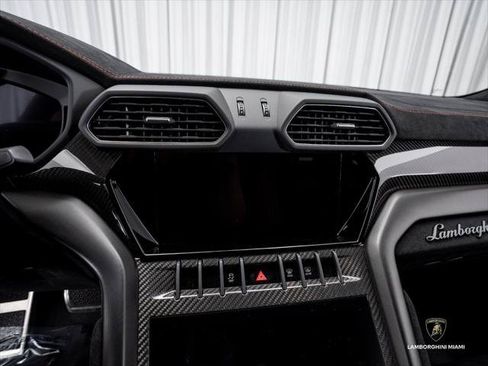 Used 2023 Lamborghini Urus Performante AWD/4WD image 34