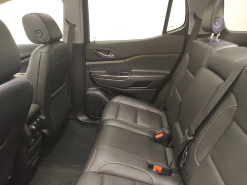 Used 2019 GMC Acadia SLT w/ Black Edition image 18