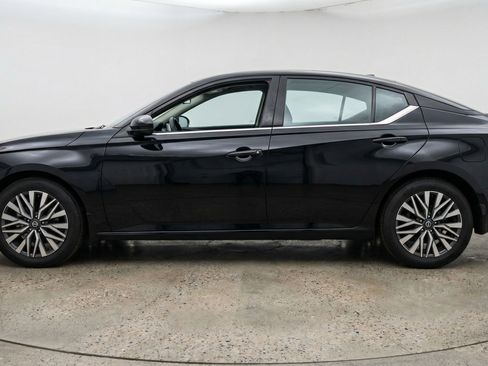 Used 2025 Nissan Altima 2.5 SV FWD image 5