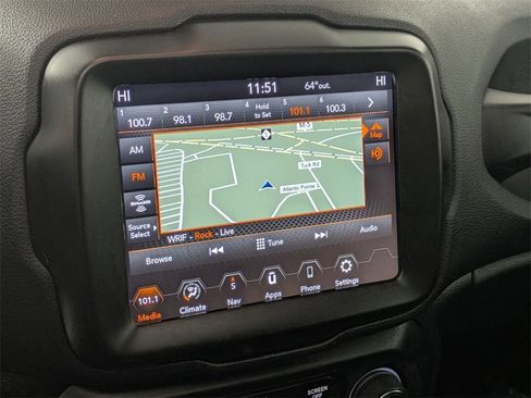 Used 2021 Jeep Renegade Latitude w/ Sun & Sound Group image 22