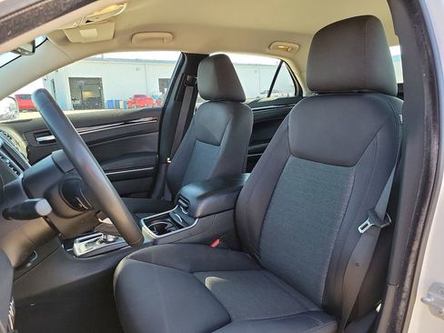 Used 2023 Chrysler 300 Touring w/ Sport Appearance Package image 11