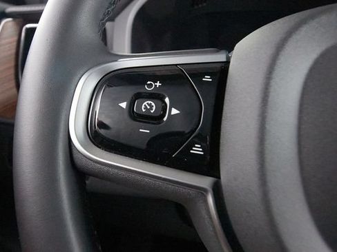 Certified 2025 Volvo XC60 B5 Ultra w/ Protection Package Premier AWD/4WD image 16