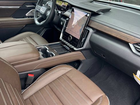 New 2026 GMC Acadia Denali Ultimate AWD/4WD image 14