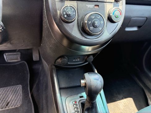 Used 2011 Kia Soul + FWD image 13