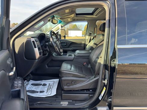 Used 2017 GMC Sierra 3500 Denali w/ Duramax Plus Package image 15