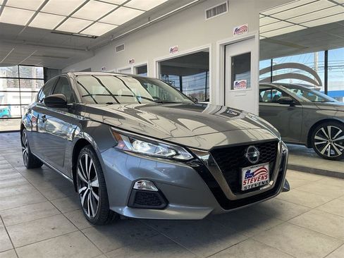 Used 2021 Nissan Altima 2.5 SR w/ SR Premium Package image 1