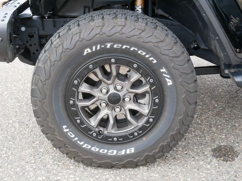 Used 2022 Jeep Wrangler Unlimited Rubicon w/ Trailer Tow Package AWD/4WD image 15