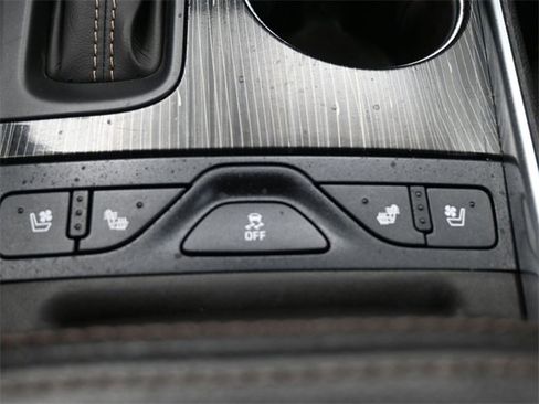 Used 2017 Chevrolet Impala Premier w/ Enhanced Convenience Package image 4